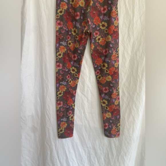 Beyond Yoga Pressed Flowers SoftMark High Waisted Midi Legging Size Small - Picture 15 of 16
